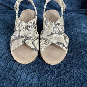 Clarks size 7 sandals